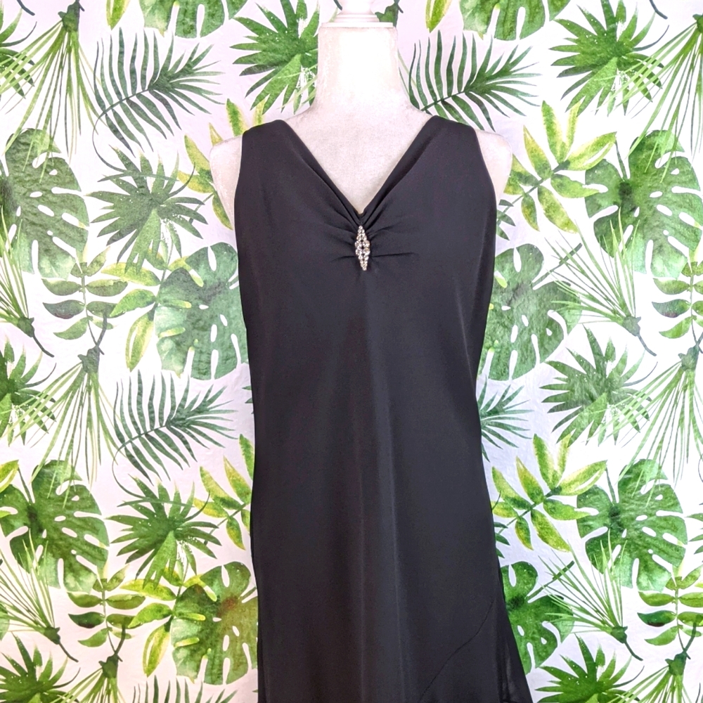 Sheena Black V-Neck Sleeveless Midi Dress (X-Large)